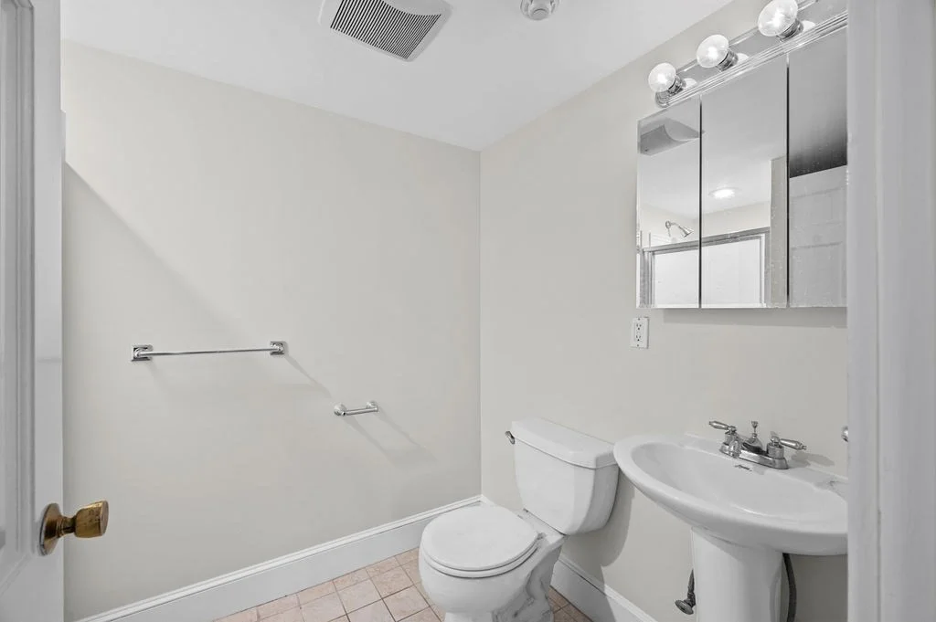 Studio bed, 1 bath apartment for rent at 4 Inn St Unit 4A, Newburyport — photo 20 of 24