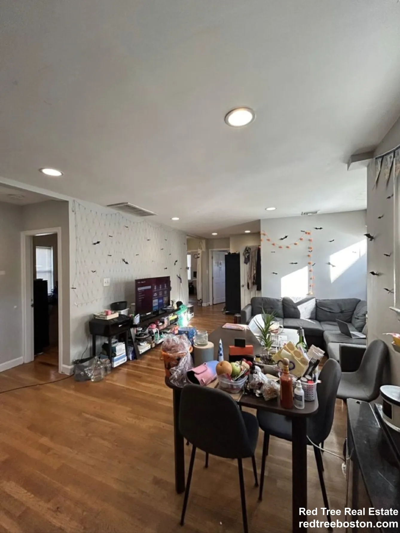 5 bed, 2 bath apartment for rent at 4 Iroquois St Unit 2, Mission Hill