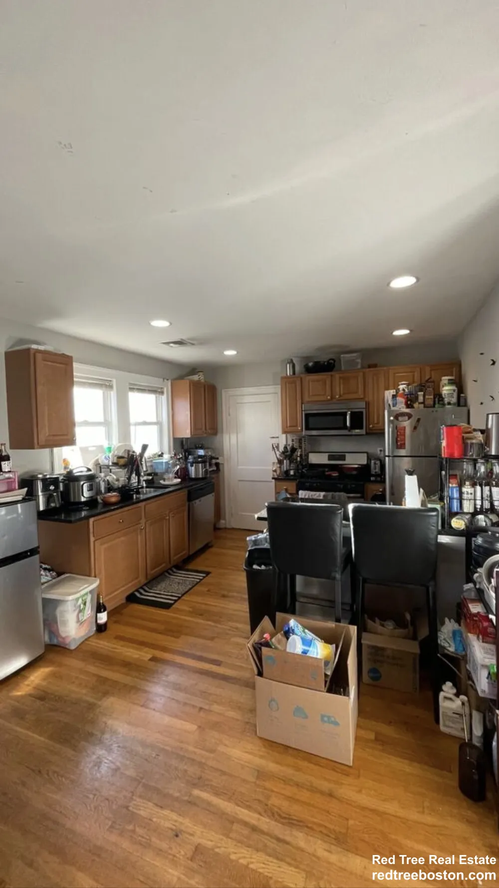 5 bed, 2 bath apartment for rent at 4 Iroquois St Unit 2, Mission Hill — photo 2 of 7