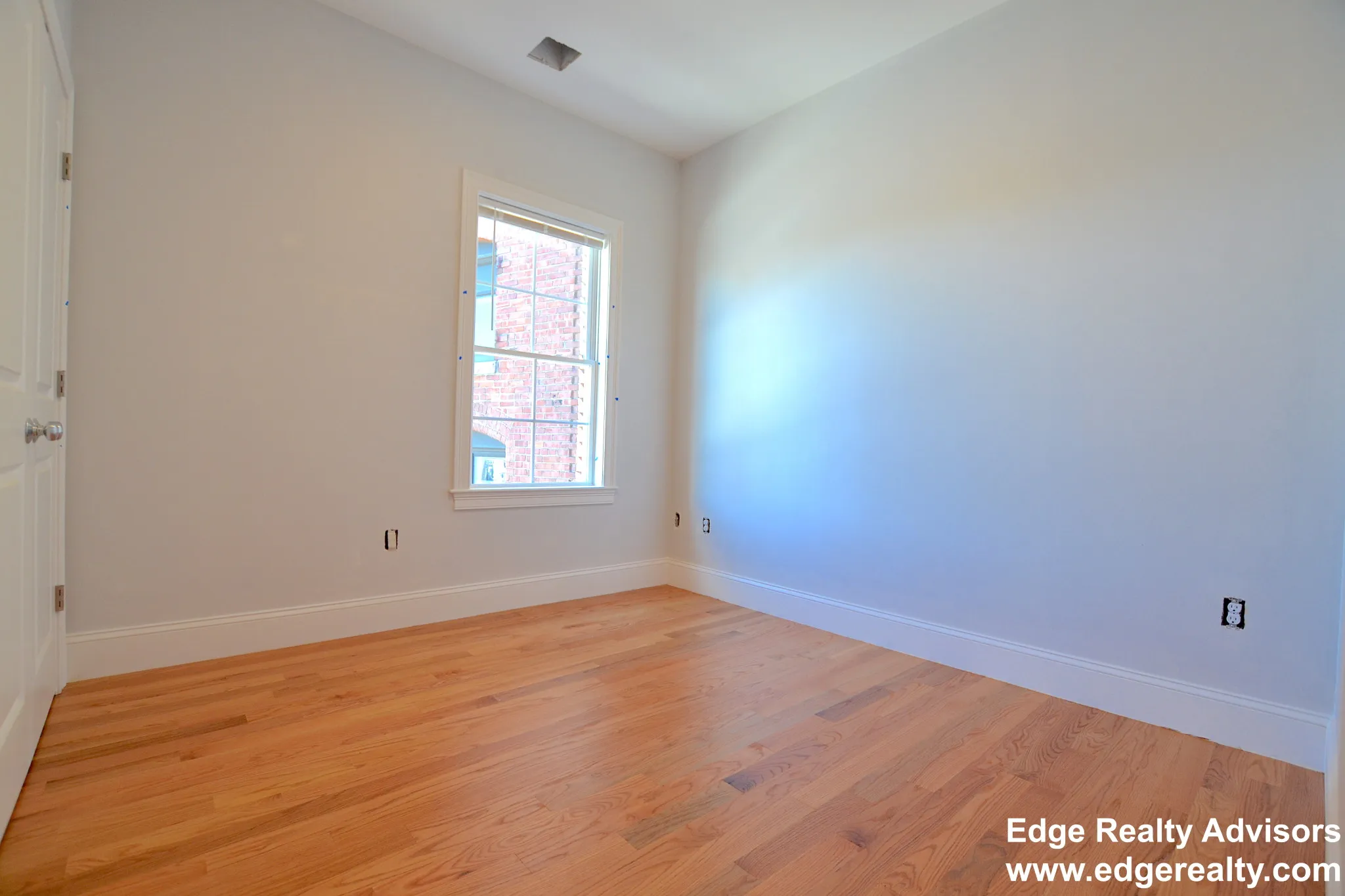 4 bed, 2 bath apartment for rent at 4 Islington St Unit 1, Allston — photo 4 of 9