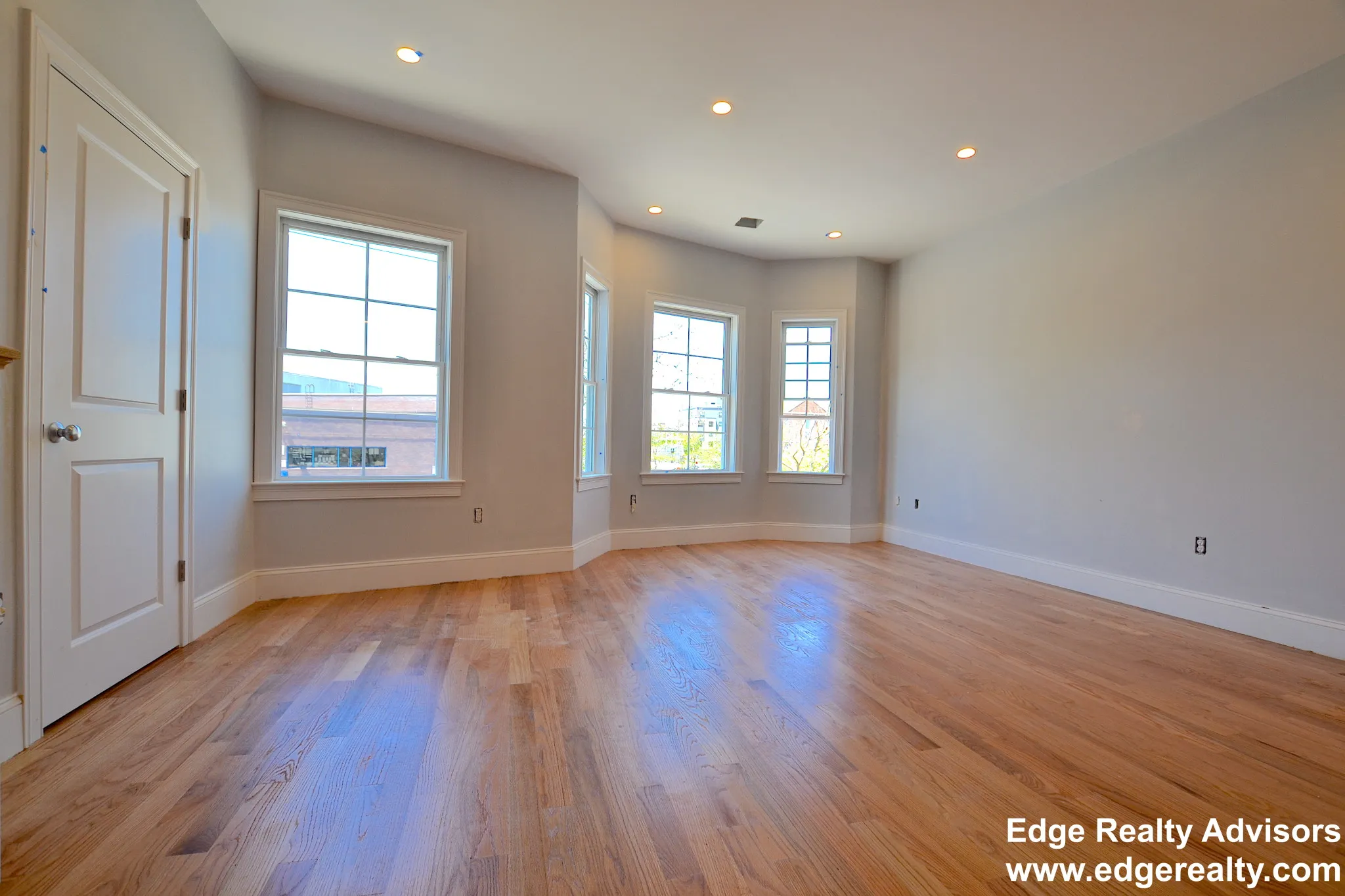 4 bed, 2 bath apartment for rent at 4 Islington St Unit 1, Allston — photo 3 of 9