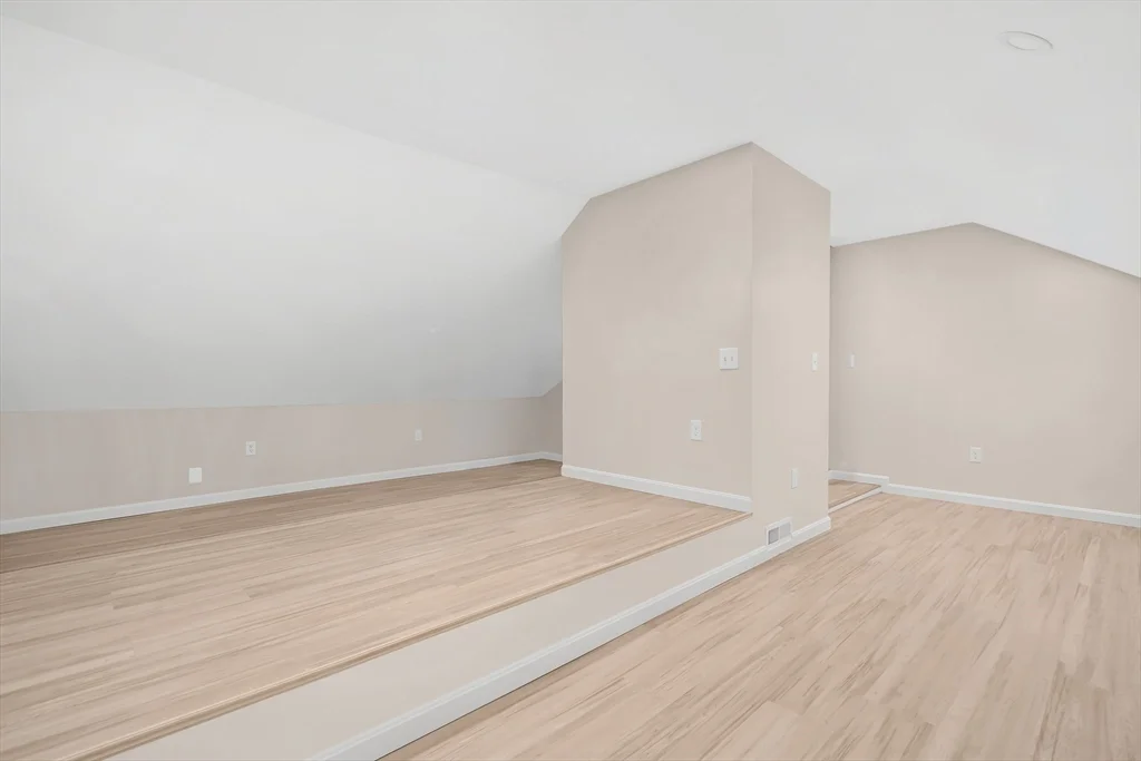 1 bed, 1 bath apartment for rent at 4 Jericho Rd Unit 4C, Weston — photo 8 of 9