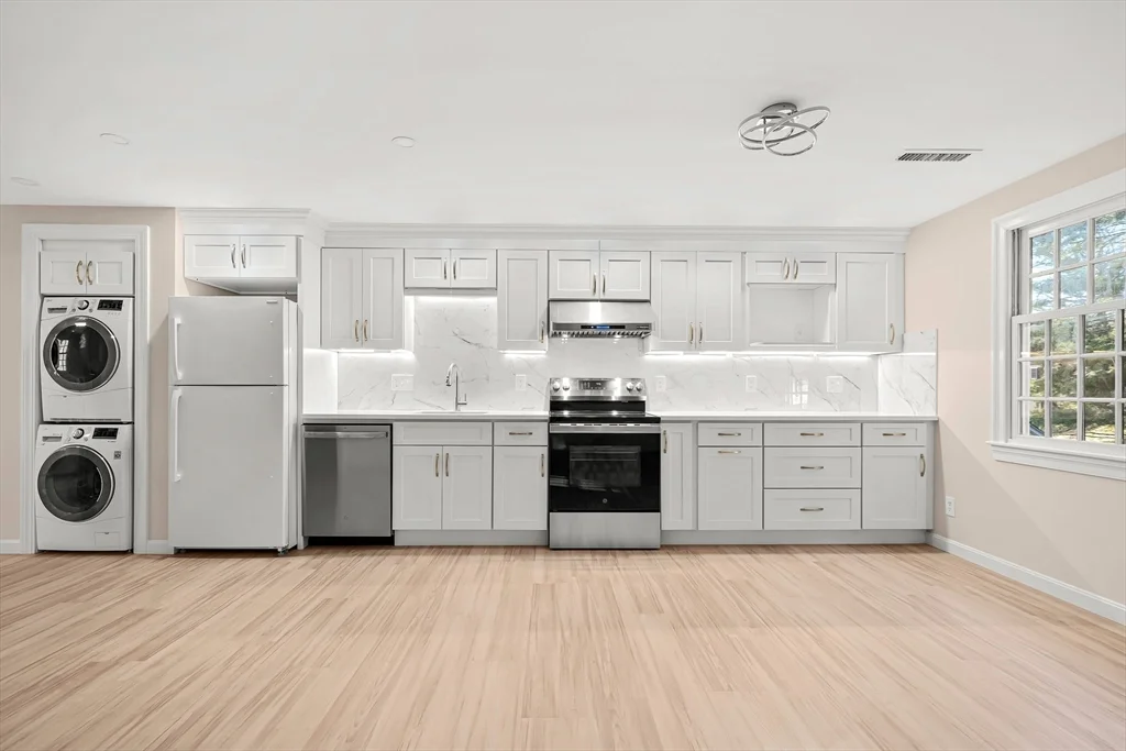 1 bed, 1 bath apartment for rent at 4 Jericho Rd Unit 4C, Weston — photo 3 of 9