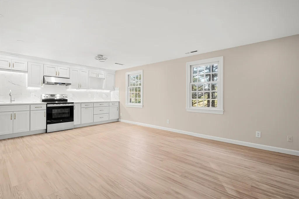 1 bed, 1 bath apartment for rent at 4 Jericho Rd Unit 4C, Weston — photo 4 of 9