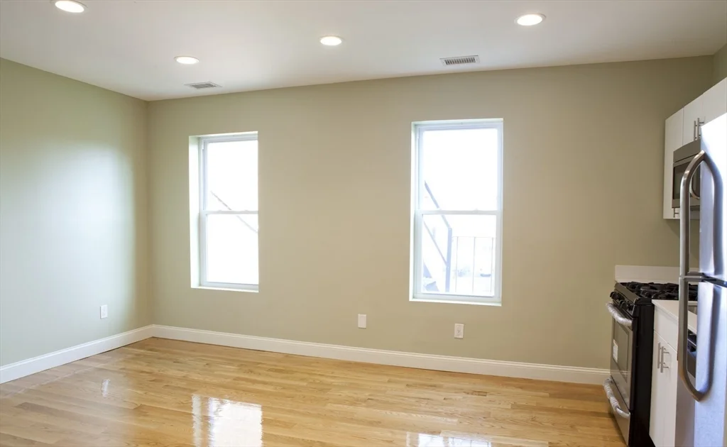 3 bed, 1 bath apartment for rent at 4 Kearsarge Unit 1, Roxbury — photo 3 of 10