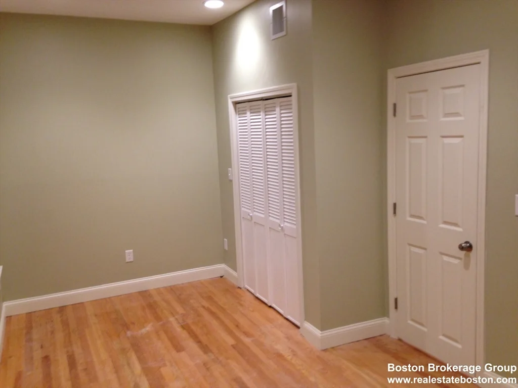 1 bed, 1 bath apartment for rent at 4 Kearsarge Unit 2, Roxbury — photo 5 of 6