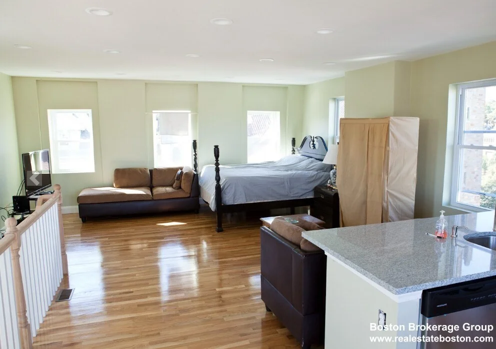 2 bed, 1 bath apartment for rent at 4 Kearsarge Unit 3, Roxbury — photo 2 of 8