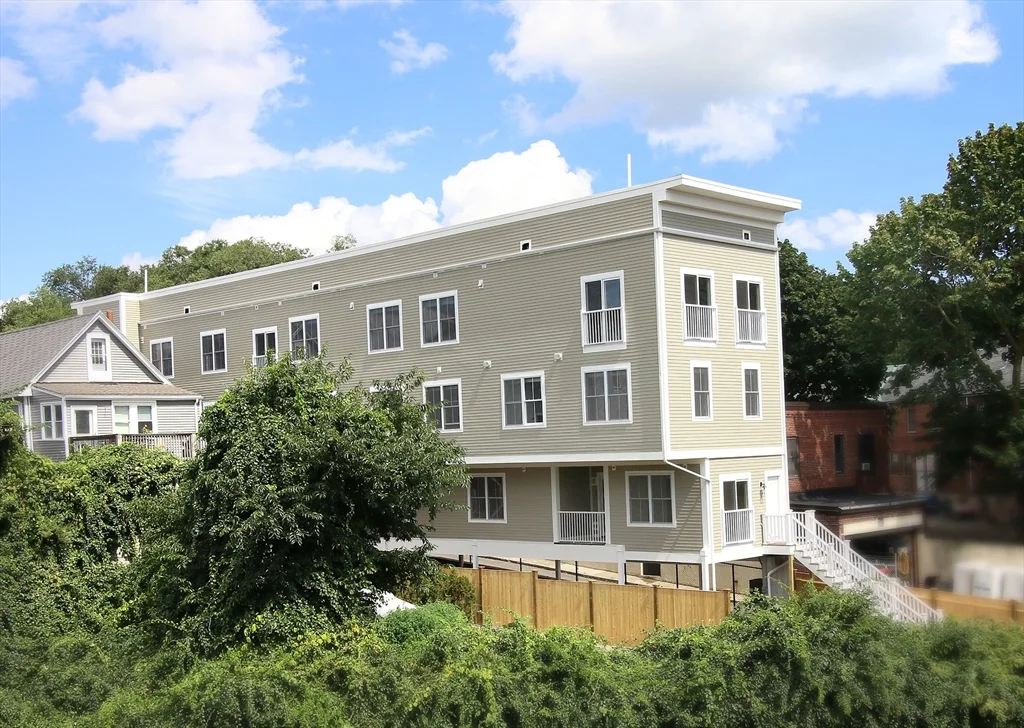 4 bed, 2 bath apartment for rent at 4 Kemp St Unit 1, South Boston — photo 40 of 40