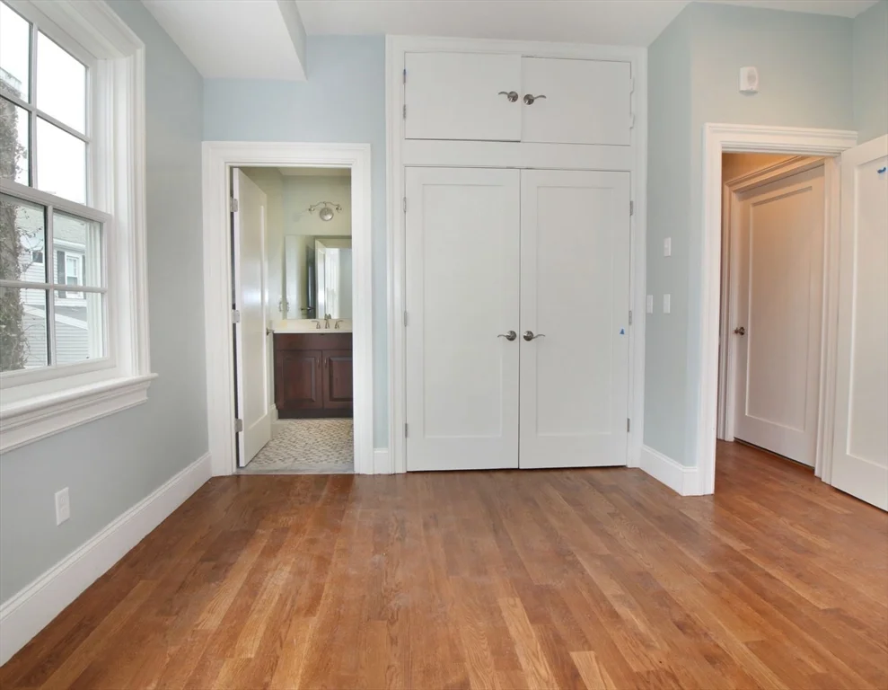 5 bed, 2 bath apartment for rent at 4 Kemp St Unit 1A, South Boston — photo 4 of 16