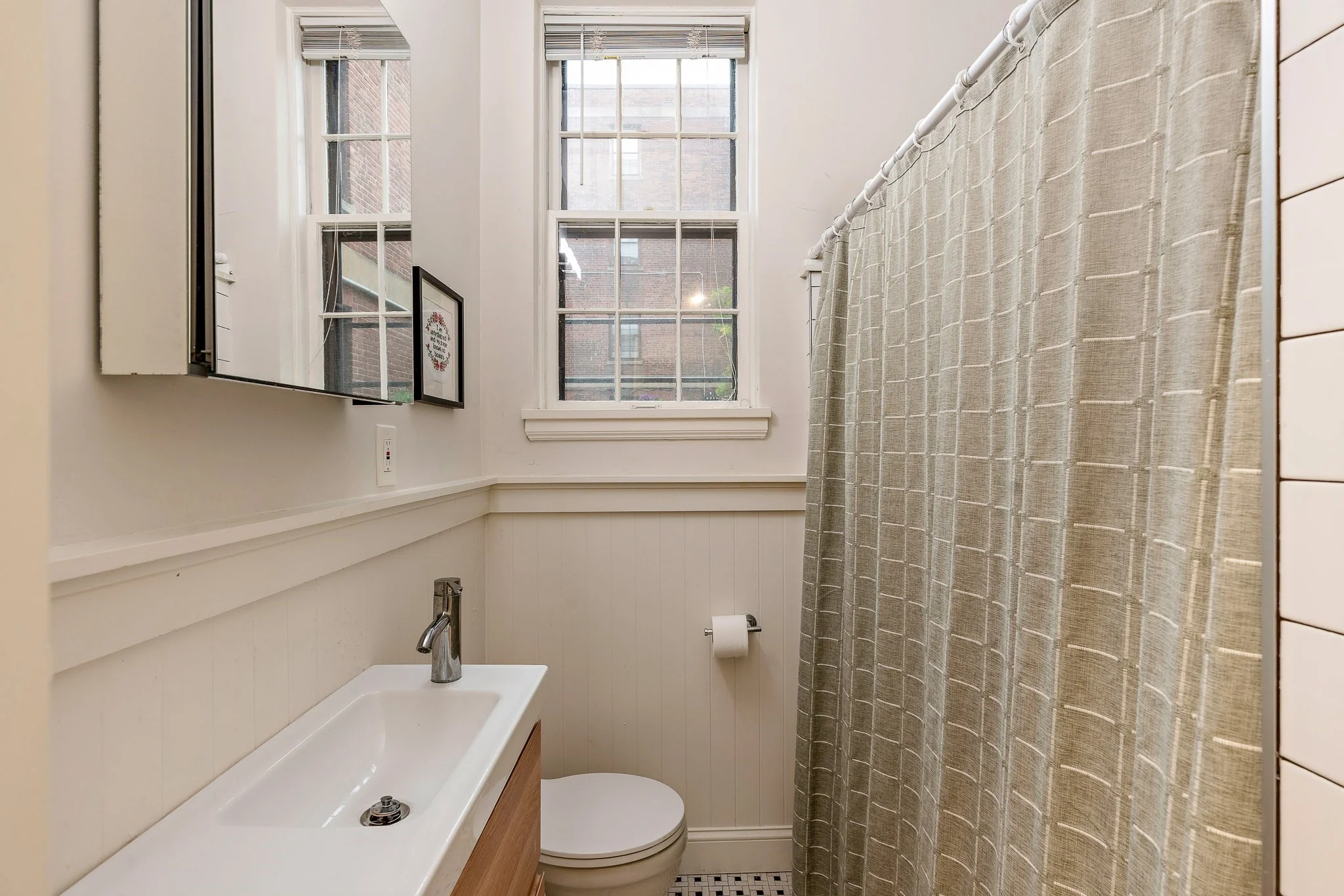 1 bed, 1 bath apartment for rent at 4 Kilsyth Ter Unit 14, Brighton — photo 14 of 17