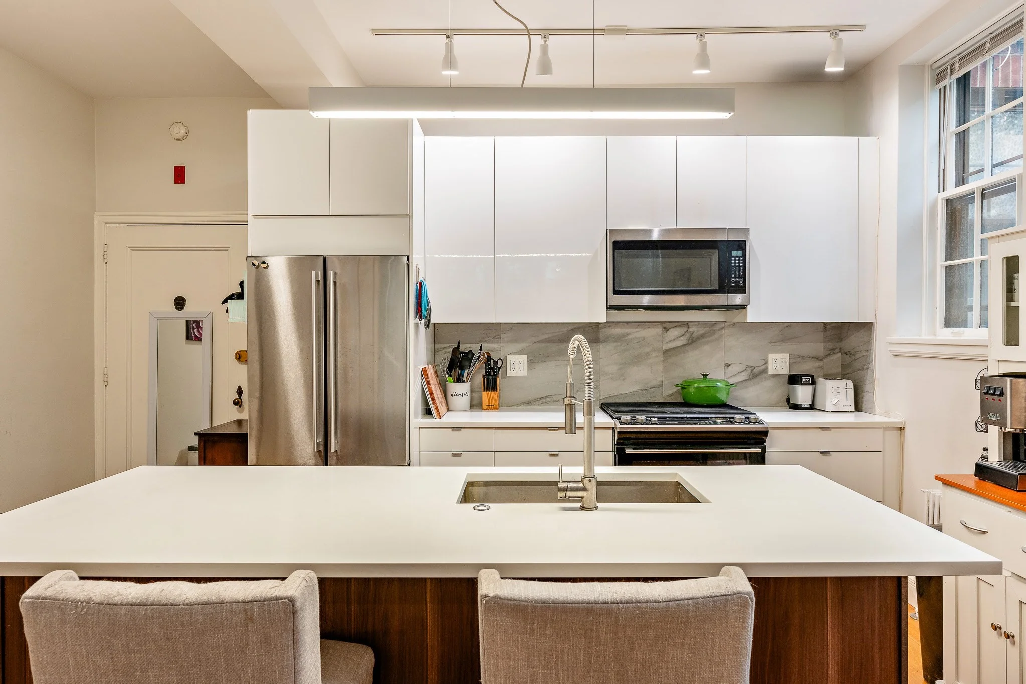 1 bed, 1 bath apartment for rent at 4 Kilsyth Ter Unit 14, Brighton — photo 4 of 17