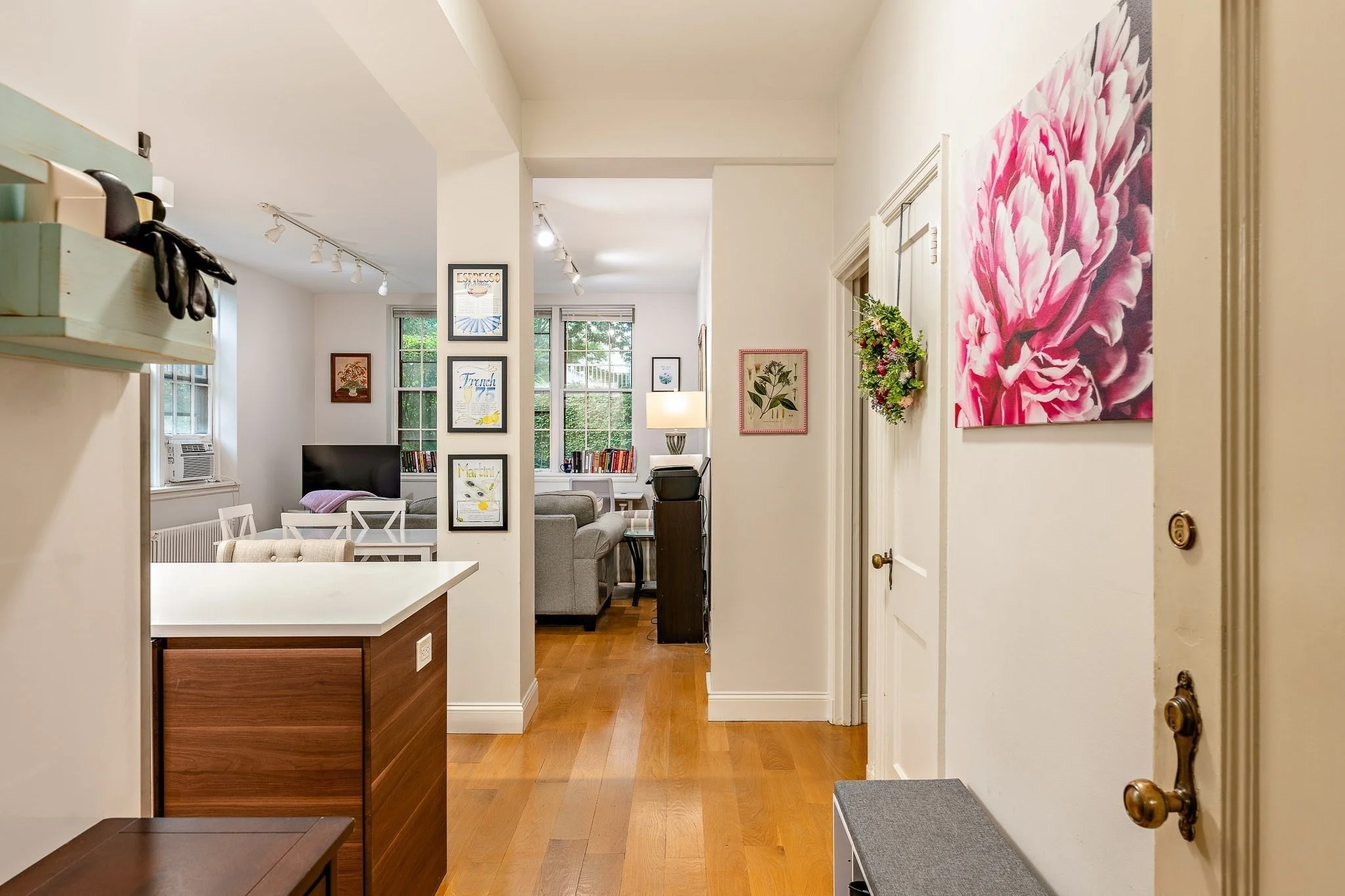 1 bed, 1 bath apartment for rent at 4 Kilsyth Ter Unit 14, Brighton — photo 3 of 17
