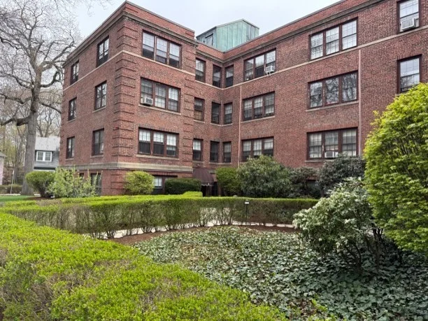 1 bed, 1 bath apartment for rent at 4 Kilsyth Ter Unit 43, Brighton
