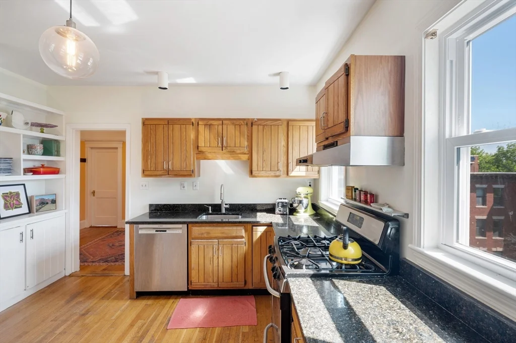 2 bed, 1 bath apartment for rent at 4 Linden Ct Unit 3, Coolidge Corner