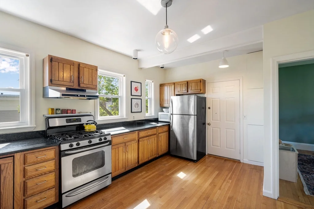 2 bed, 1 bath apartment for rent at 4 Linden Ct Unit 3, Coolidge Corner — photo 2 of 42