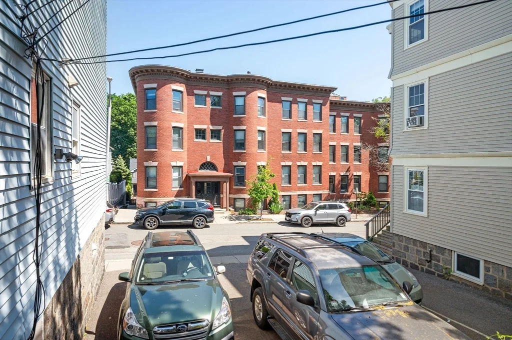 2 bed, 1 bath apartment for rent at 4 Linden Ct Unit 3, Coolidge Corner — photo 20 of 42