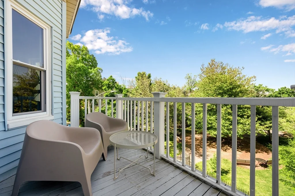 2 bed, 1 bath apartment for rent at 4 Linden Ct Unit 3, Coolidge Corner — photo 3 of 42