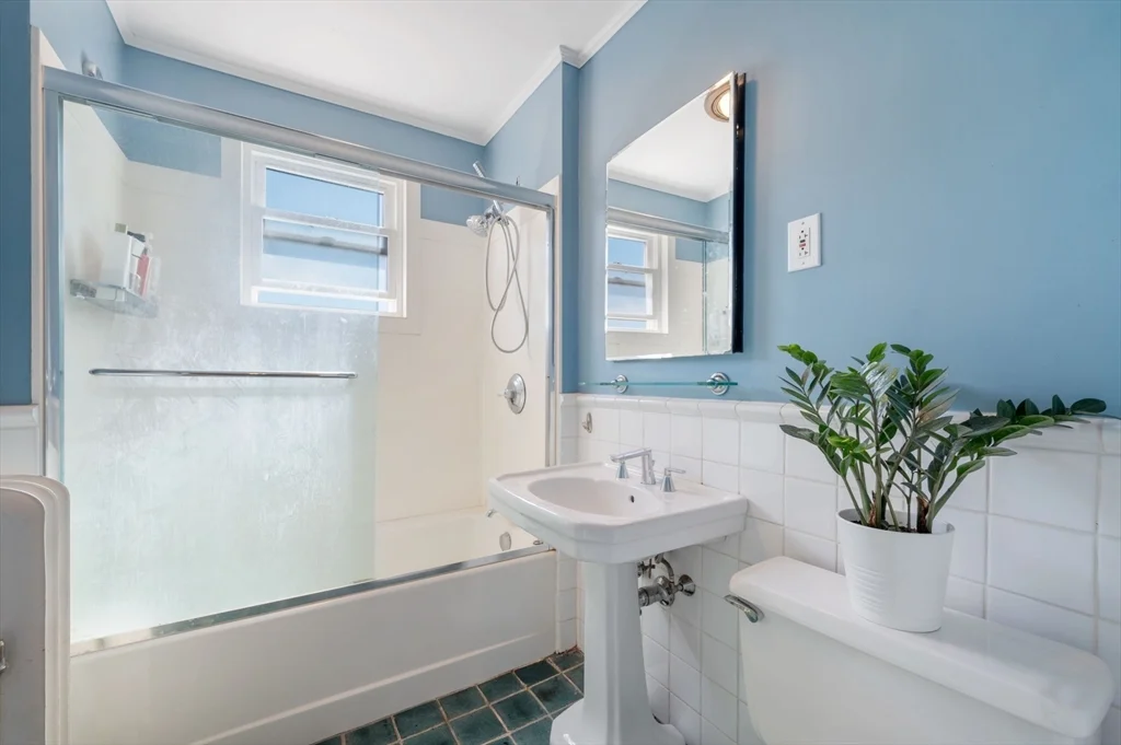 2 bed, 1 bath apartment for rent at 4 Linden Ct Unit 3, Coolidge Corner — photo 6 of 42