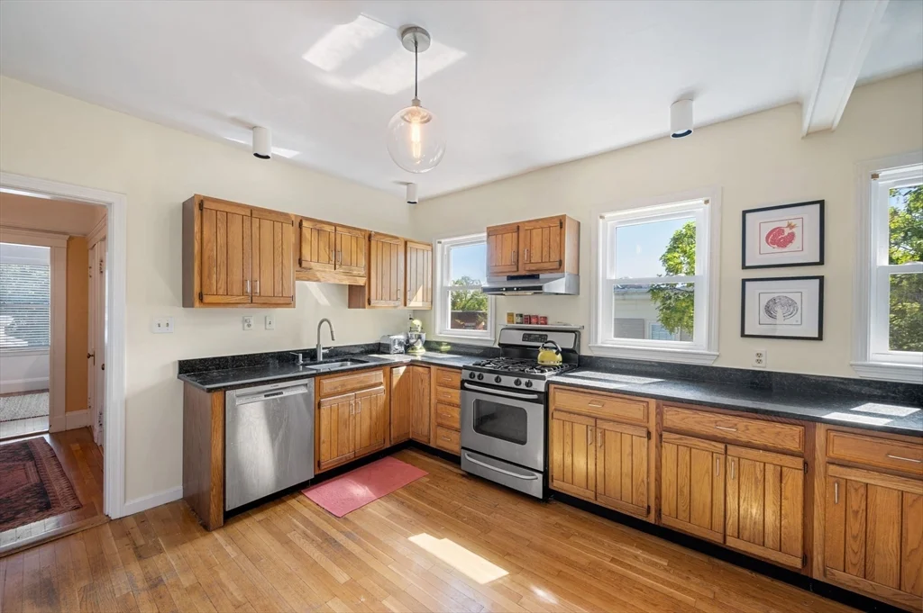 2 bed, 1 bath apartment for rent at 4 Linden Ct Unit 3, Coolidge Corner — photo 37 of 42