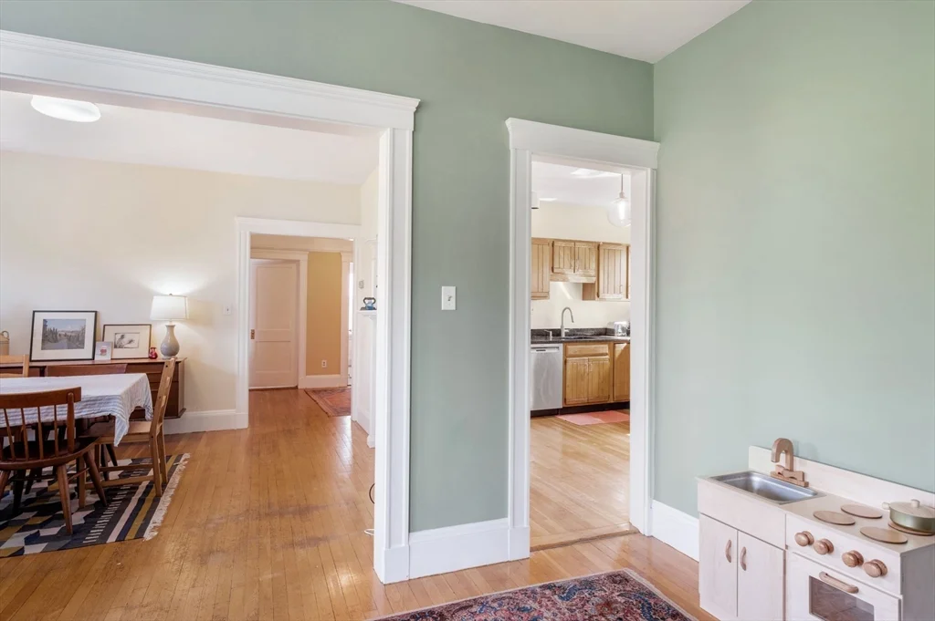 2 bed, 1 bath apartment for rent at 4 Linden Ct Unit 3, Coolidge Corner — photo 8 of 42