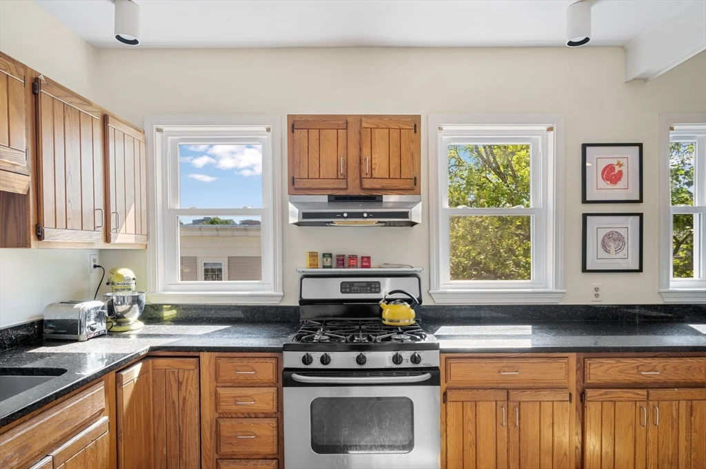 2 bed, 1 bath apartment for rent at 4 Linden Ct Unit 3, Coolidge Corner — photo 16 of 42