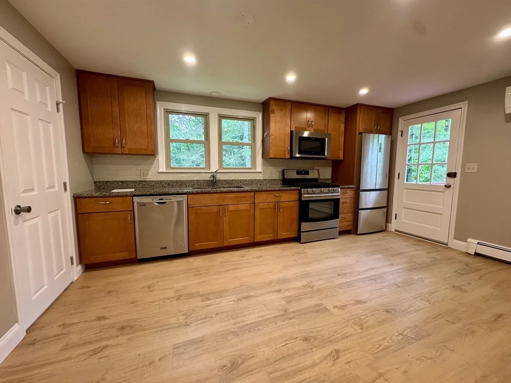 3 bed, 1 bath apartment for rent at 4 Link St Unit 0, Foxboro — photo 2 of 16