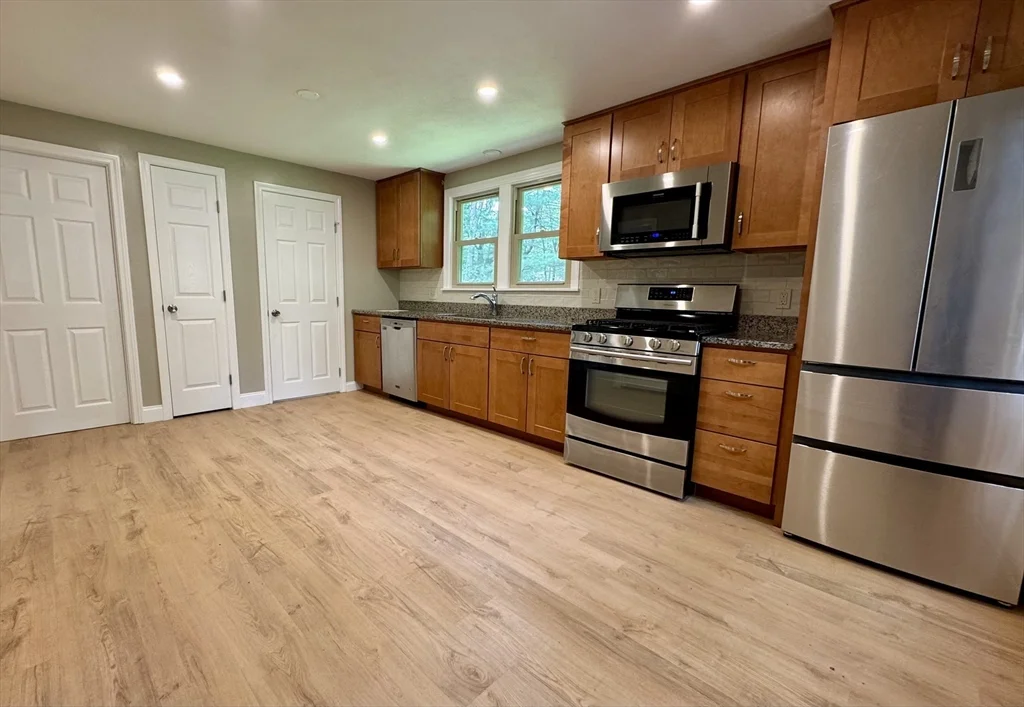 3 bed, 1 bath apartment for rent at 4 Link St Unit 0, Foxboro — photo 3 of 16
