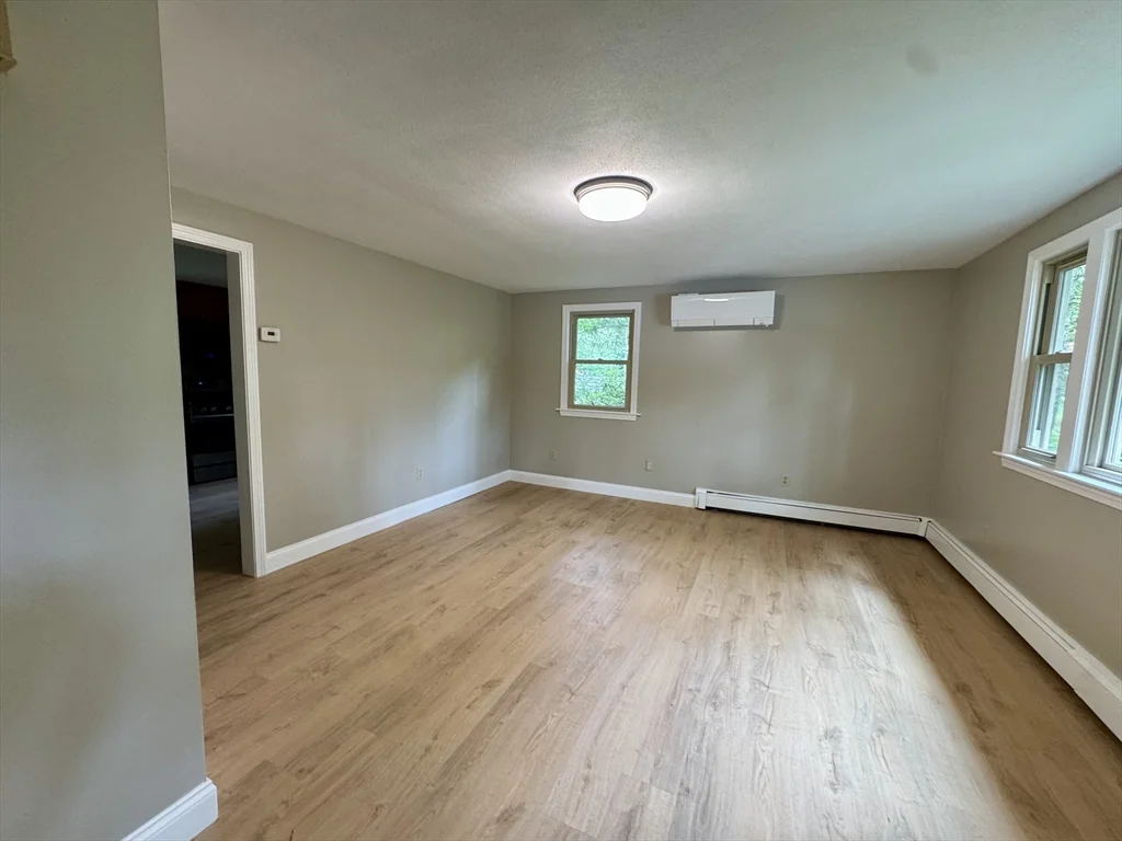 3 bed, 1 bath apartment for rent at 4 Link St Unit 0, Foxboro — photo 4 of 16