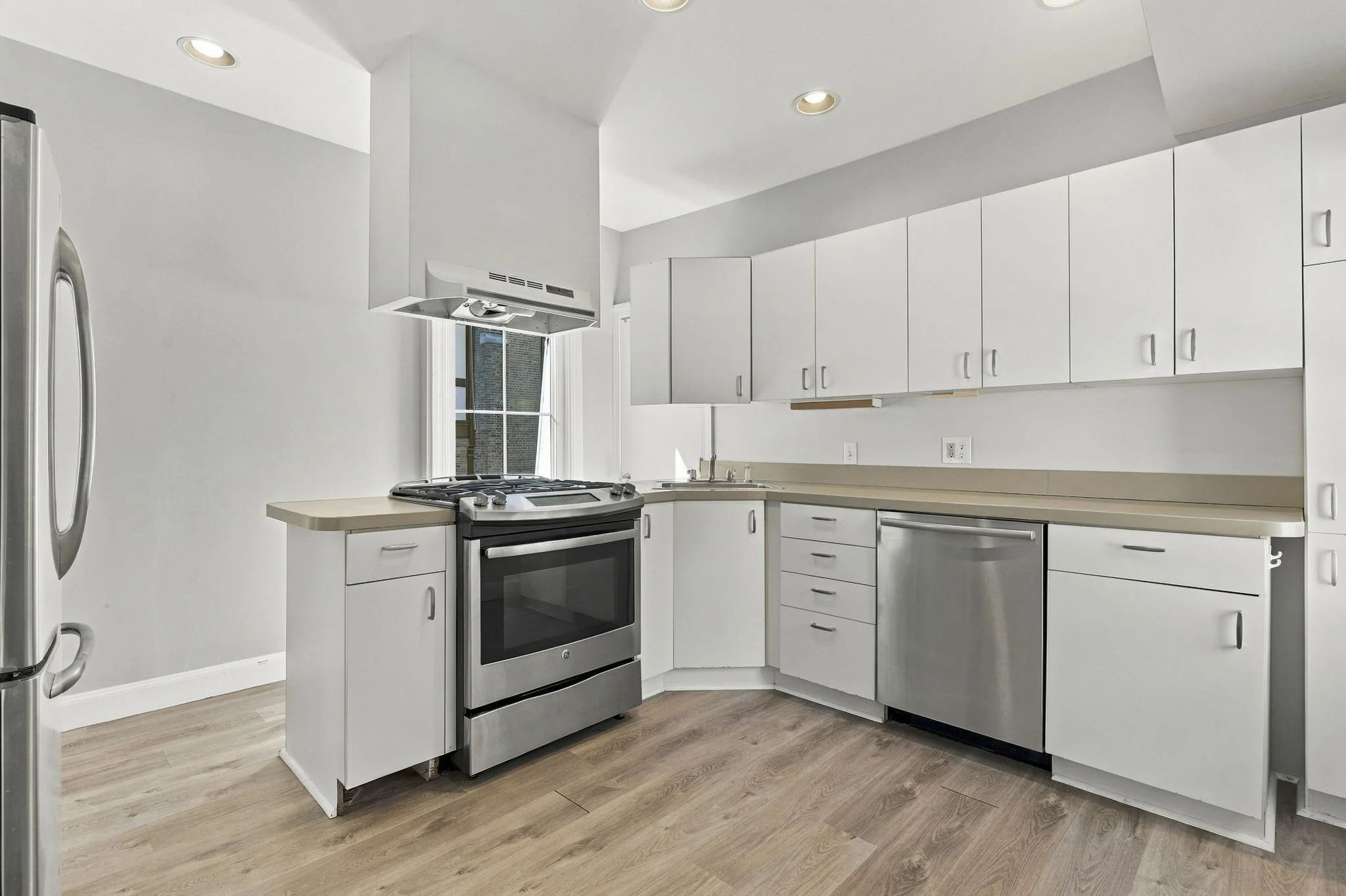 4 bed, 2 bath apartment for rent at 4 Lombard St Unit 2, Dorchester — photo 5 of 20