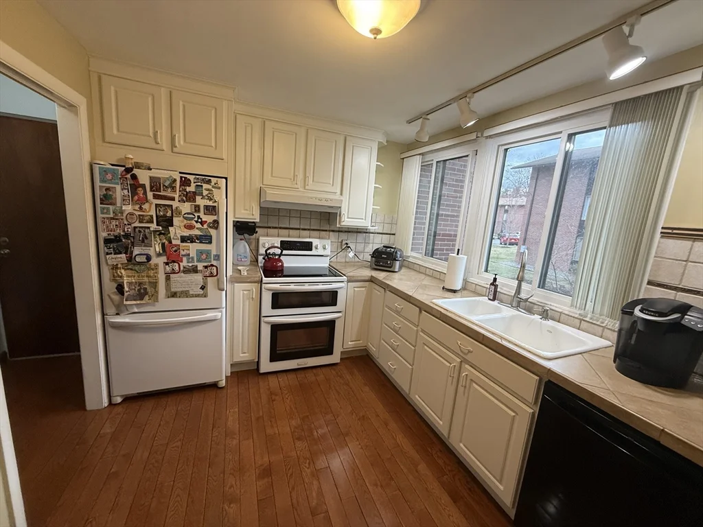 2 bed, 1 bath apartment for rent at 4 Longwood Dr Unit 3, Andover — photo 6 of 14