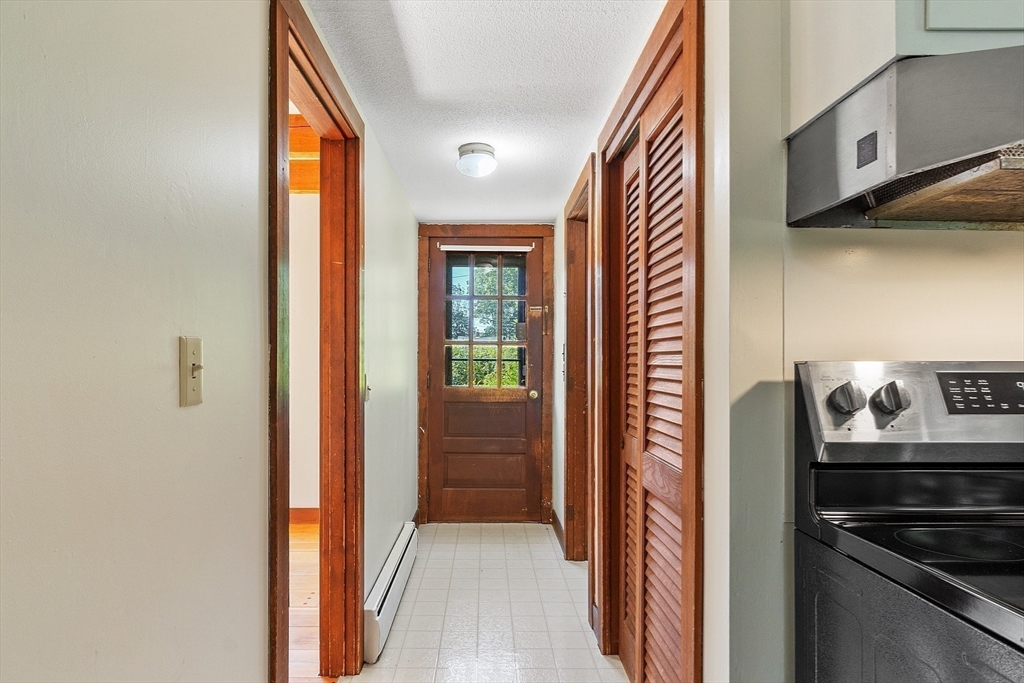 4 bed, 2 bath apartment for rent at 4 Lowest Ln Unit 0, Rockport — photo 18 of 36