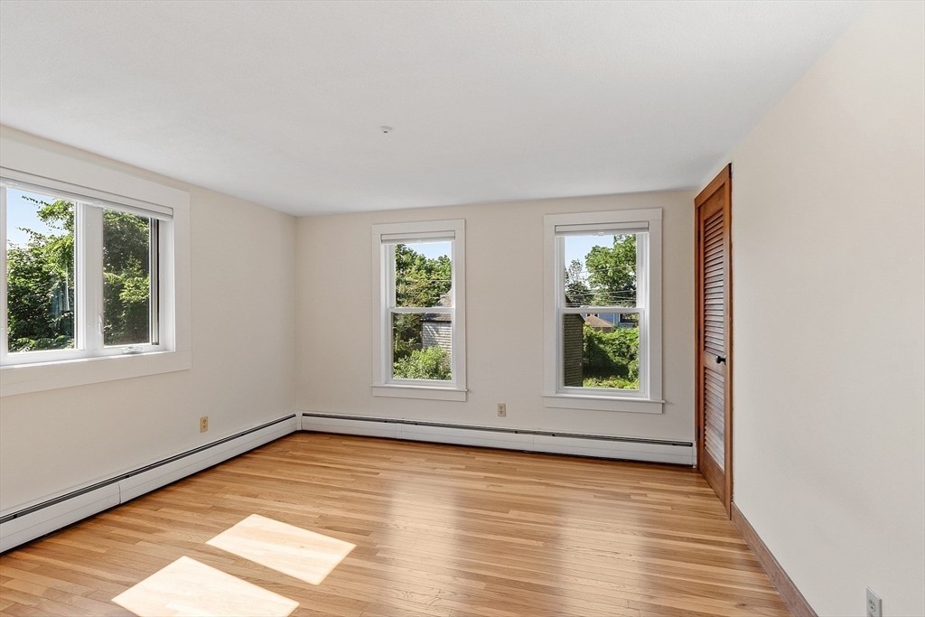4 bed, 2 bath apartment for rent at 4 Lowest Ln Unit 0, Rockport — photo 31 of 36