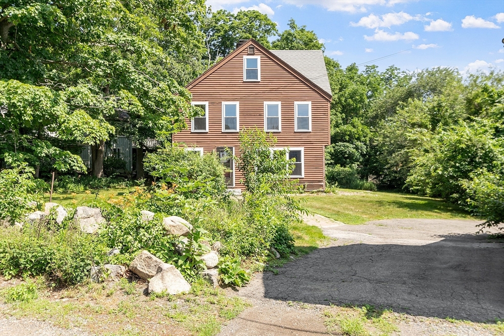 4 bed, 2 bath apartment for rent at 4 Lowest Ln Unit 0, Rockport — photo 1 of 36