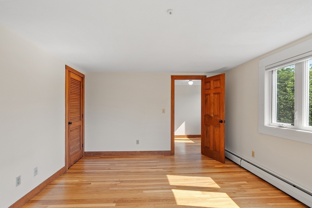 4 bed, 2 bath apartment for rent at 4 Lowest Ln Unit 0, Rockport — photo 32 of 36