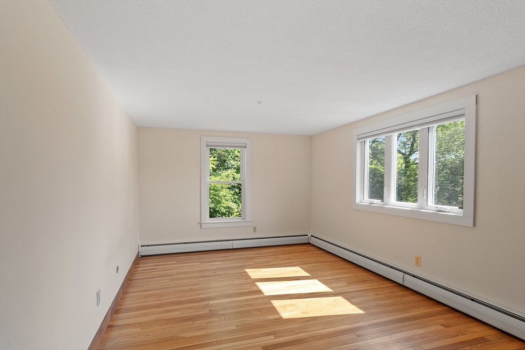 4 bed, 2 bath apartment for rent at 4 Lowest Ln Unit 0, Rockport — photo 28 of 36