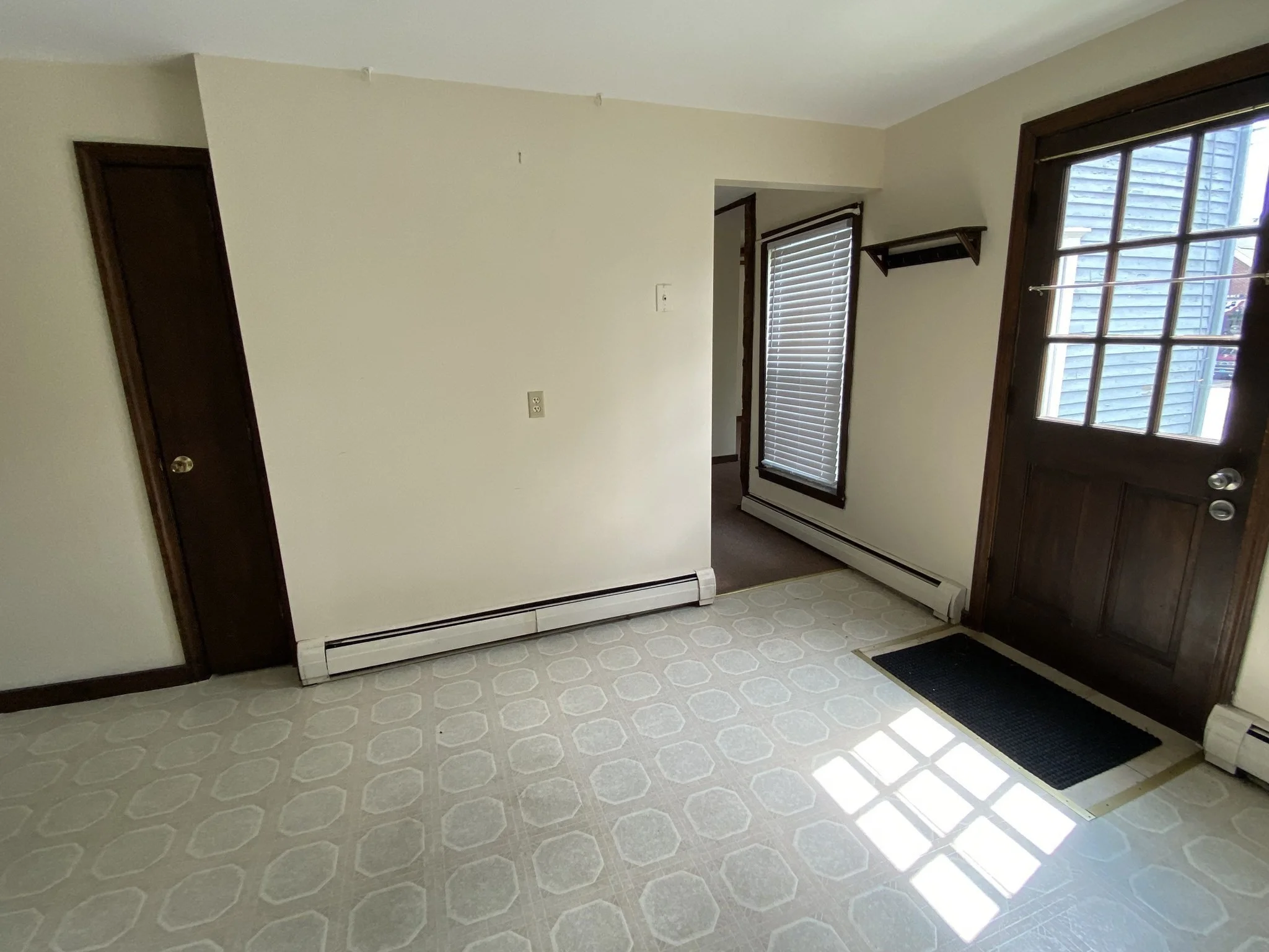 1 bed, 1 bath apartment for rent at 4 Main St Unit A, Sterling — photo 4 of 8