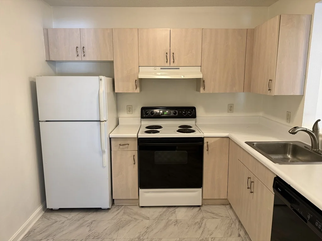 2 bed, 2 bath apartment for rent at 4 Marc Dr Unit 4B6, Plymouth — photo 5 of 10