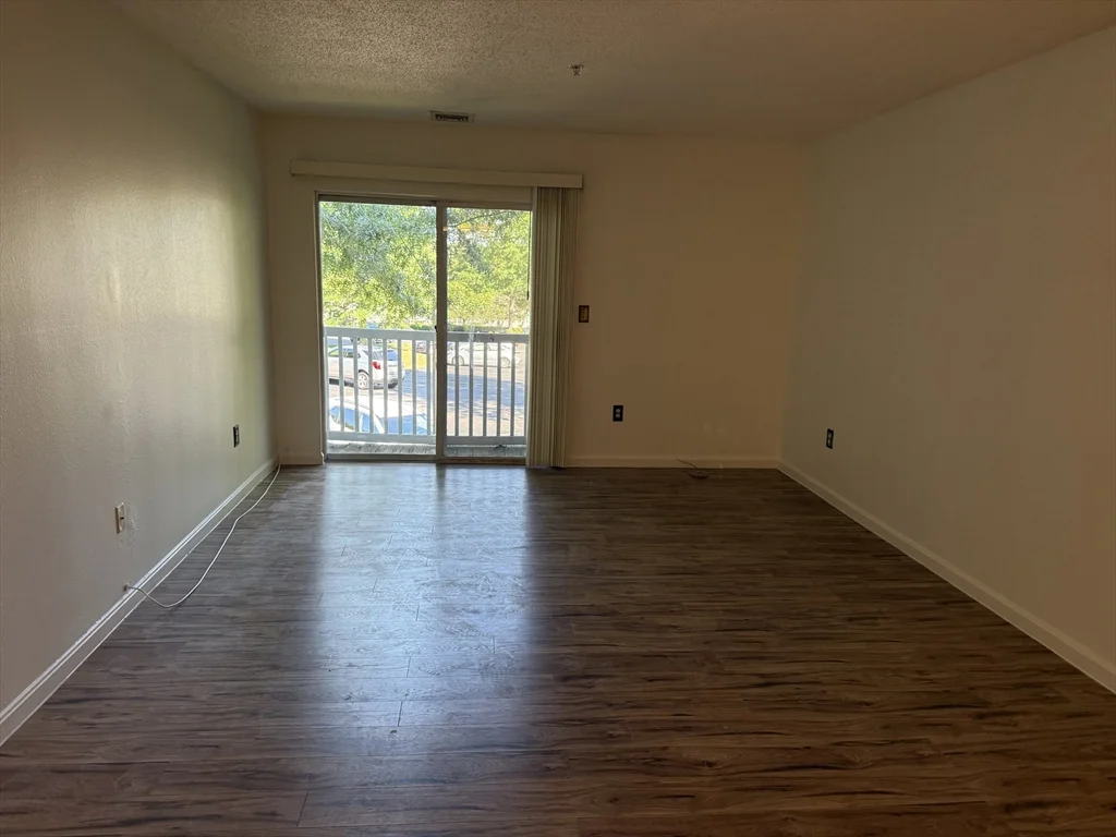 2 bed, 2 bath apartment for rent at 4 Marc Dr Unit 4B6, Plymouth — photo 3 of 10