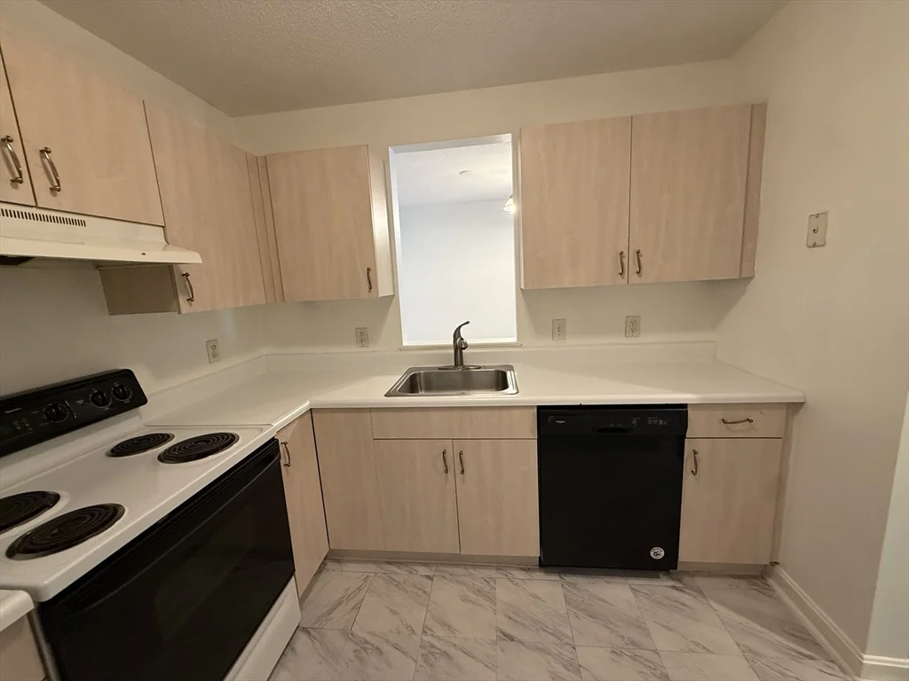 2 bed, 2 bath apartment for rent at 4 Marc Dr Unit 4B6, Plymouth — photo 6 of 10