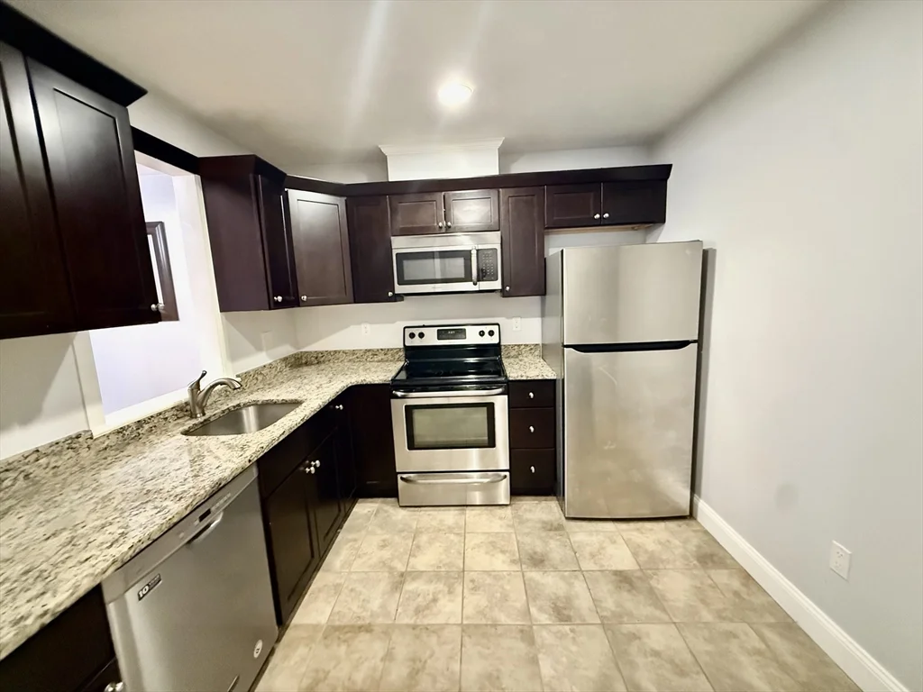 2 bed, 2 bath apartment for rent at 4 Marc Dr Unit 4D7, West Plymouth — photo 3 of 9