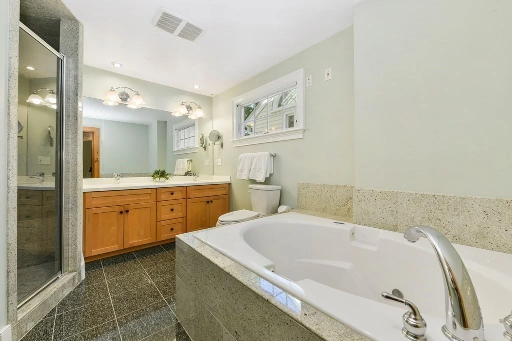 3 bed, 2 bath apartment for rent at 4 Margin Ct Unit 4B, Cohasset — photo 16 of 30