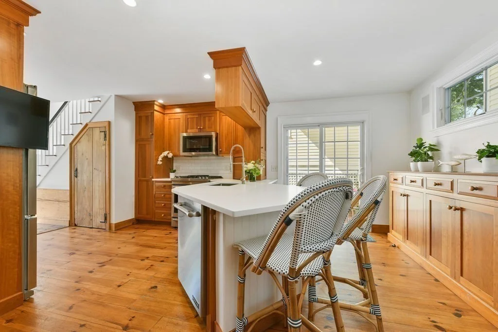 3 bed, 2 bath apartment for rent at 4 Margin Ct Unit 4B, Cohasset — photo 5 of 30