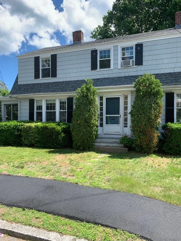 2 bed, 1 bath apartment for rent at 4 Martin St Unit 1, Marblehead — photo 1 of 13