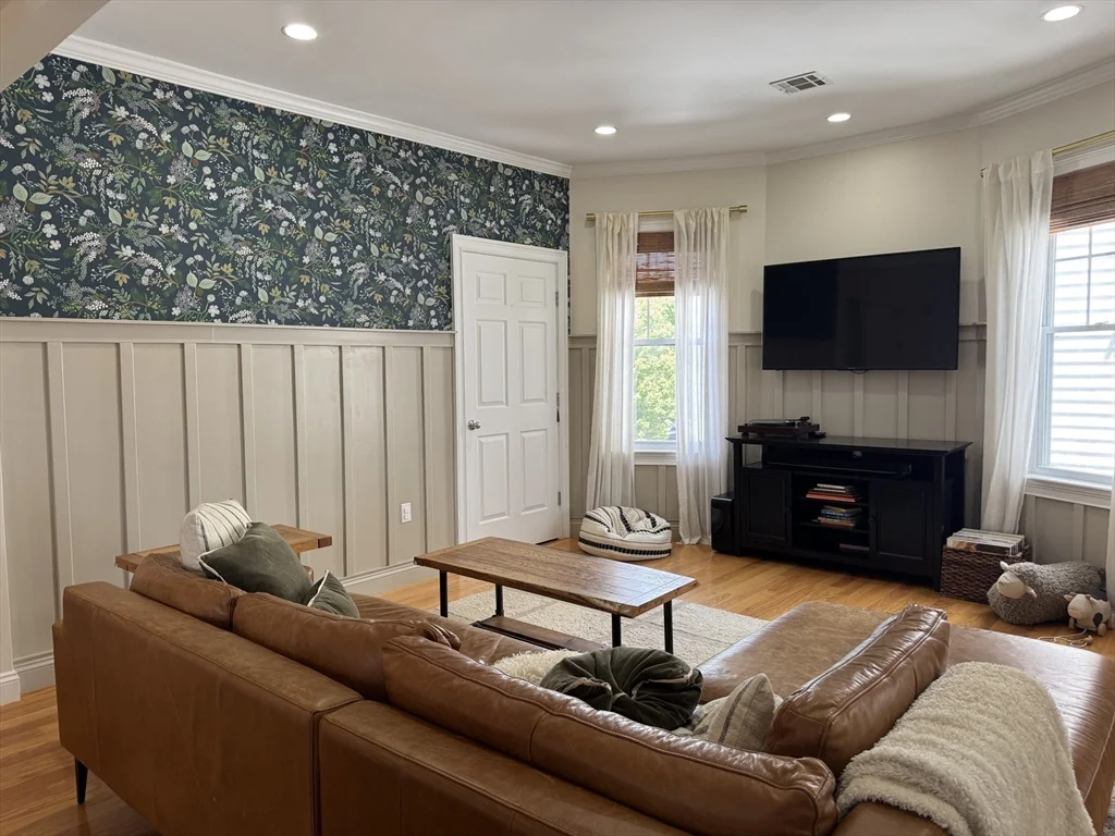 3 bed, 1 bath apartment for rent at 4 Maryland St Unit 2, Dorchester — photo 16 of 23