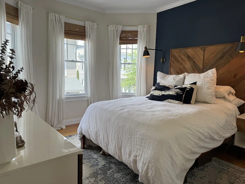 3 bed, 1 bath apartment for rent at 4 Maryland St Unit 2, Dorchester — photo 5 of 23