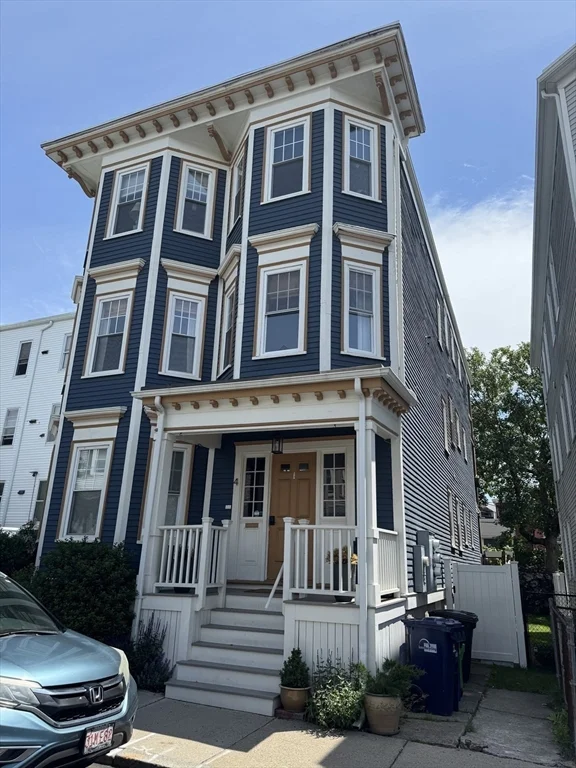 3 bed, 1 bath apartment for rent at 4 Maryland St Unit 2, Dorchester — photo 4 of 23