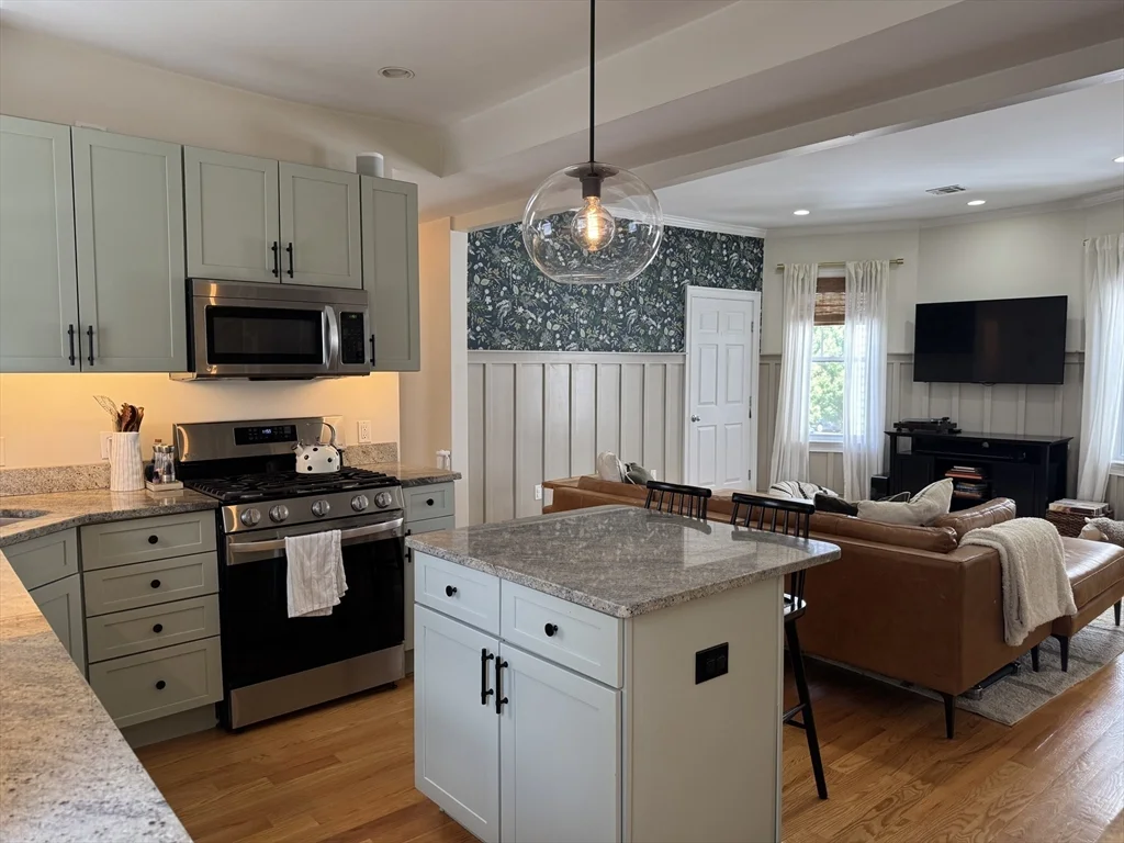 3 bed, 1 bath apartment for rent at 4 Maryland St Unit 2, Dorchester — photo 1 of 23