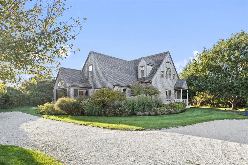5 bed, 4+ bath apartment for rent at 4 Maxey Pond Rd, Nantucket — photo 1 of 34