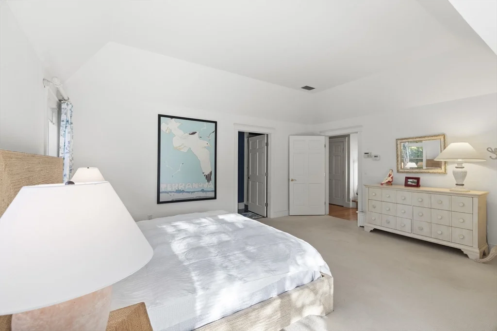 5 bed, 4+ bath apartment for rent at 4 Maxey Pond Rd, Nantucket — photo 16 of 34