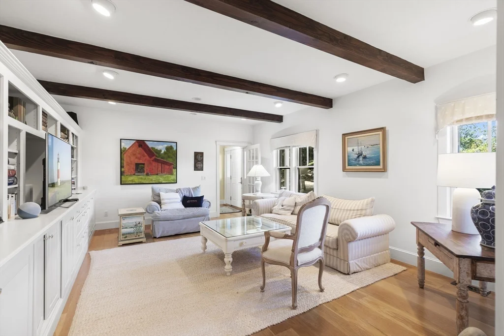 5 bed, 4+ bath apartment for rent at 4 Maxey Pond Rd, Nantucket — photo 12 of 34